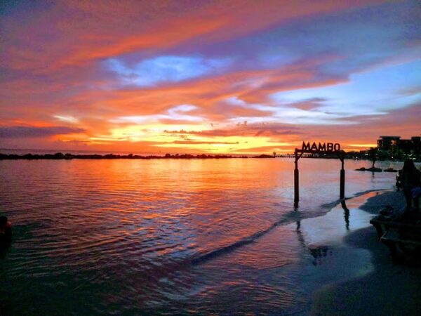 Pôr do Sol em Mambo Beach
